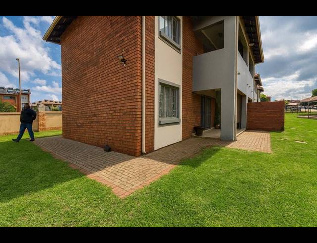 2 BEDROOM COMPLEX FOR SALE IN MONAVONI